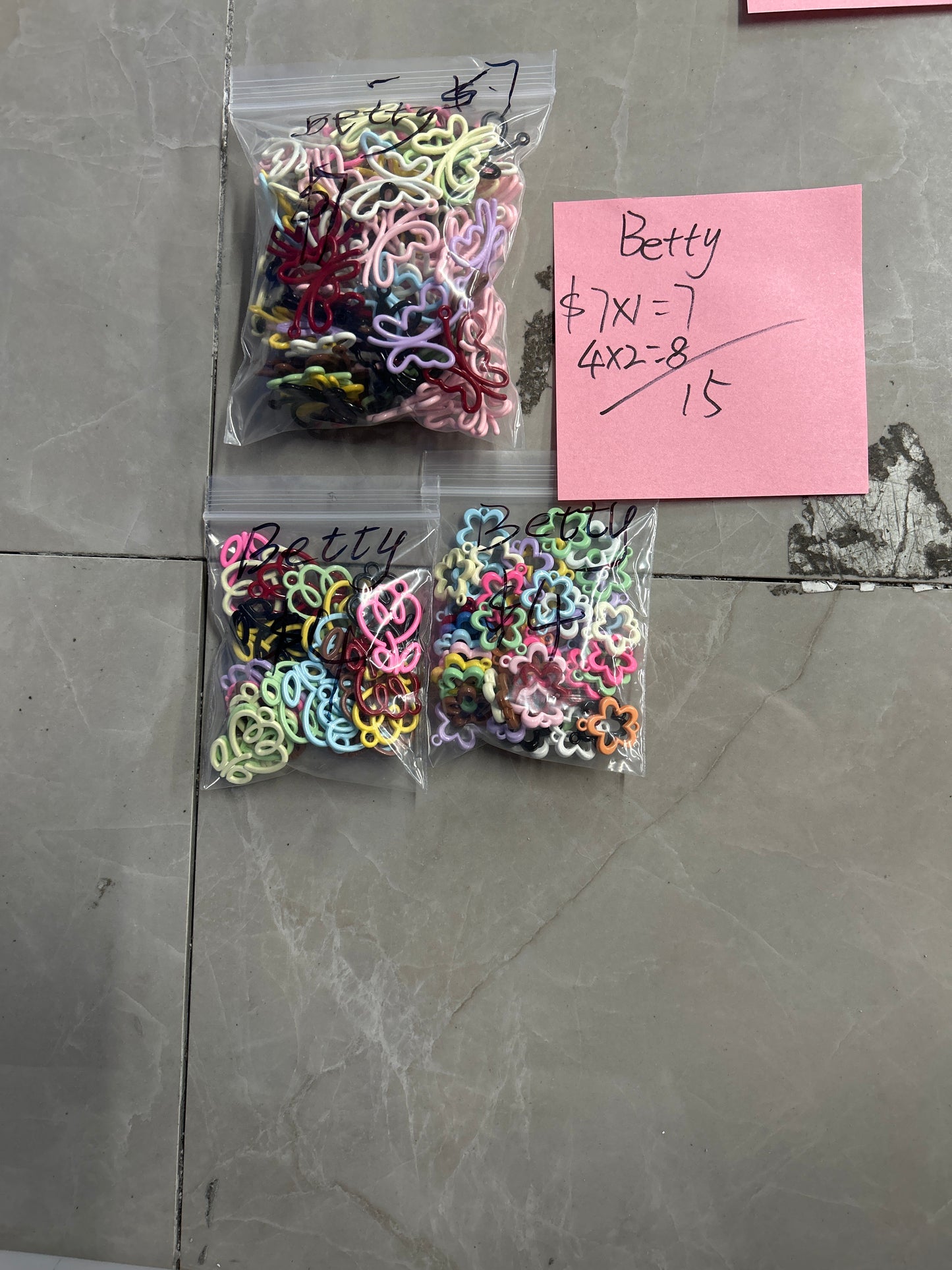 Betty（433dp）